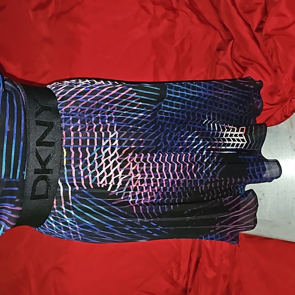 DKNY - Picture 3 of 6